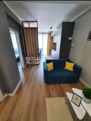 Inchiriez apartament in Floresti.