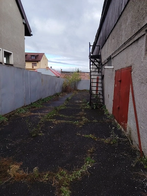 Gruia: casa si hala 150 mp 