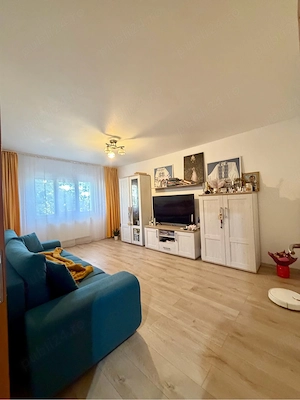 Vand apartament 2 camere, etaj 3, decomandat,Zona Soarelui(aproape de Spitalul Judetean,Carrefour)