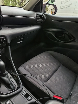 vand toyota yaris hybrid - imagine 5