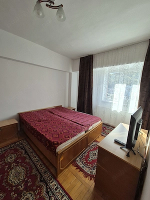 Inchiriez apartament 2 camere in Resita, Centrul Civic - imagine 4