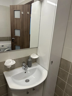 Inchiriez garsoniera foarte frumoasa, mobilata si utilata premium. - imagine 9