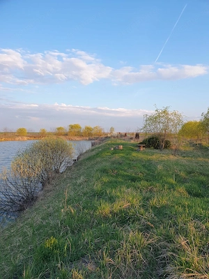 Vând 9 ha teren agricol cu 1,4 ha luciu apa  - imagine 18