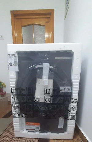 Vând mașină de spălat rufe Arctic 8 Kg