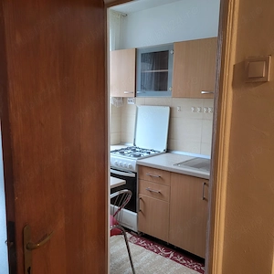 Garsonieră de închiriat   Titan, 5 minute de metrou | Proaspăt renovată - imagine 9
