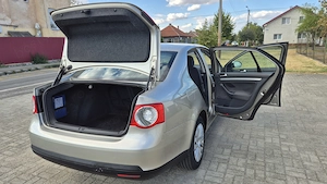 Volkswagen Jetta 2007 | 1.9 TDI | Climatronic | 2 seturi roți vară iarnă | Stare întreținută - imagine 8