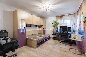 Casă cu 4 camere, anexă locuibilă și teren de 234 mp | Piața Sudului - imagine 2