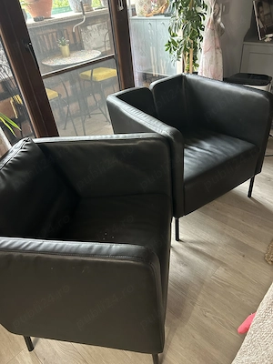 Fotolii Ikea din piele sintetică.