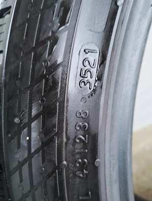Anvelope nokian wR snowproof p 225/45/r18  - imagine 4