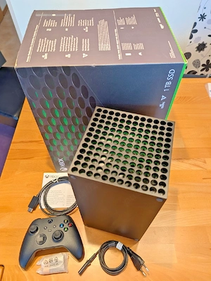 Consola Xbox Series X cu jocuri 