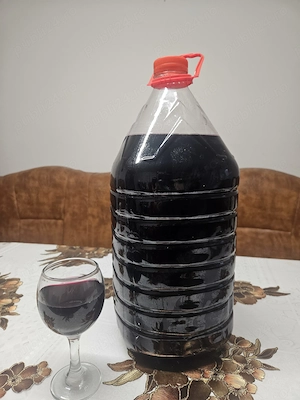 Vin de vânzare-Feteasca Neagra ,15 lei litru.
