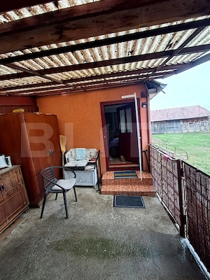 Casă renovată cu 4 camere și teren de 2.000 mp, terasă și bucătărie de vară  - imagine 3