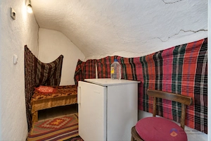 Casa batraneasca cu teren 1.058 mp intravilan, DOCHIA - imagine 7