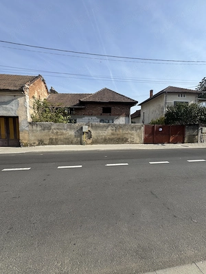Teren intravilan cu toate utilitățile.