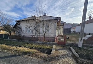 Casă de vânzare în Susenii Bârgăului, 100 mp utili, teren 12 ari - imagine 2