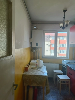 Sagului-Profi,Cu Centrala Proprie,40 mp,Cu Balcon+Bucătărie Separata, Hol, Camera Mare,200 E, Liber - imagine 4