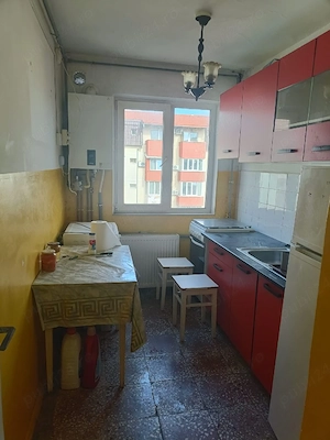 Sagului-Profi,Cu Centrala Proprie,40 mp,Cu Balcon+Bucătărie Separata, Hol, Camera Mare,200 E, Liber - imagine 5