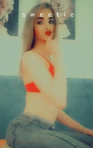  Transsexuală superbă, feminină și senzuală 
