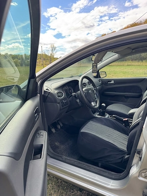 Ford Focus 1.6 16V 116cp - imagine 7