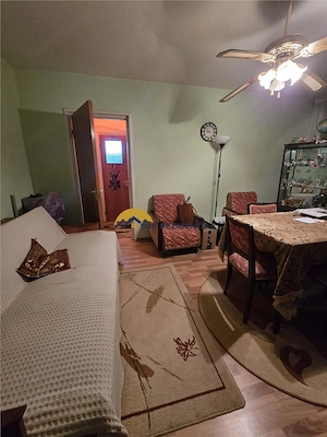 Bracoveanu-Zona Izvoare,apartament 3 camere, boxa - imagine 2