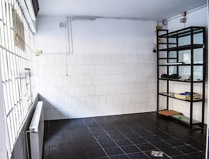  ofer spre închiriere spatiu comercial în Roman,( Statie autobuz TIC TAC) - imagine 4