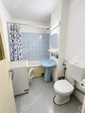 Apartament cu 2 camere decomandate si pivnita zona Semaforului - imagine 7