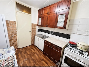 Apartament cu 2 camere decomandate si pivnita zona Semaforului - imagine 6
