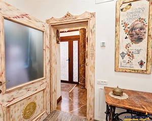 Resedinta Art Nouveau in inima orasului: Corp de casa cu o mica curticica, Central, Brasov - imagine 4