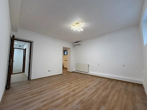 Ofer spre inchiriere apartament de 3 camere Universitate-Piata Rosetii