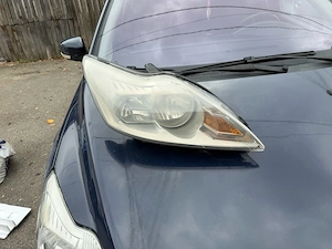 Far ford focus dreapta in stare perfectă