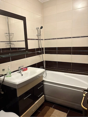 Închiriez apartament modern,zona centrală pe bulevard - imagine 2