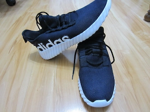 Pantofi sport Adidas,originali,made in Indonesia,mar 43-43,5-ieftini
