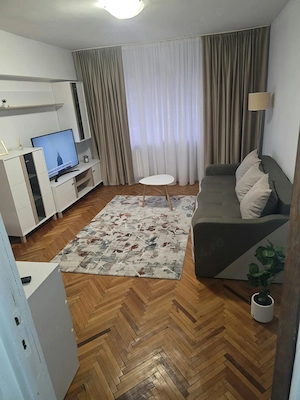 Inchiriez apartament ultracentral cu 2 camere, decomandat