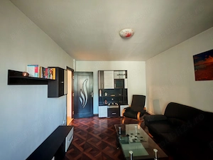 Republicii 64, 3 camere decomandate, etaj 3,  2 bai, 2 balcoane,mobilat si utilat,300 euro - imagine 2