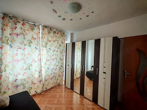 Republicii 64, 3 camere decomandate, etaj 3,  2 bai, 2 balcoane,mobilat si utilat,300 euro - imagine 3