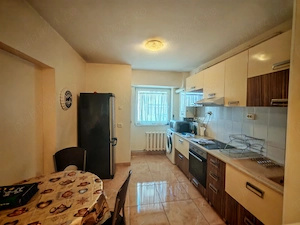 Republicii 64, 3 camere decomandate, etaj 3,  2 bai, 2 balcoane,mobilat si utilat,300 euro - imagine 8