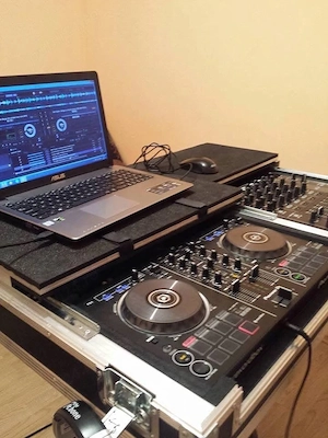 Vând set up pentru dj - imagine 4