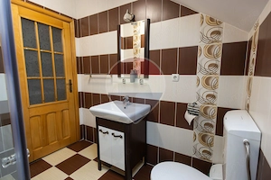 Casă / Vilă cu 8 camere de vânzare - imagine 15