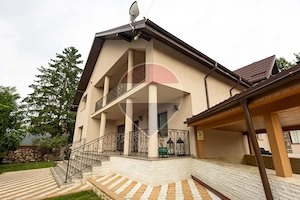 Casă / Vilă cu 8 camere de vânzare - imagine 18
