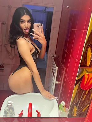 VIP brunette Ts 