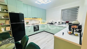 Apartament modern 3 camere de vanzare mobilat utilat 2 locuri parcare - imagine 2