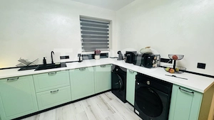 Apartament modern 3 camere de vanzare mobilat utilat 2 locuri parcare - imagine 10