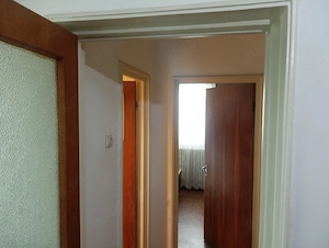 Inchiriez ap. 3 camere, utilat, renovat, mobilat, loc parcare, metrou 500m, supraveghere video - imagine 10