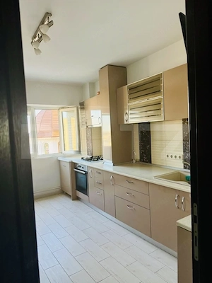 Ap renovat -3 camere etaj 6 Caraiman, gata de mutare - imagine 10