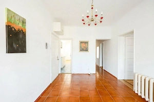 Apartament în inima Oradiei   Ultracentral, 100 mp, ideal pentru locuit, birouri sau investiție - imagine 2
