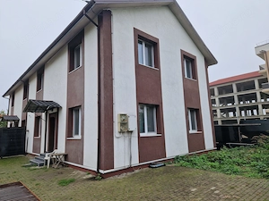 Casă P+1 struct metalică încălzire pardoseală pompa căldură 