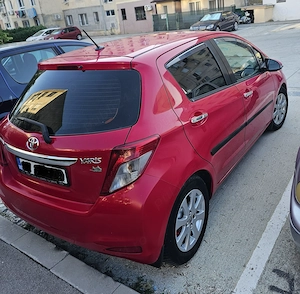 Vând Toyota Yaris 2012 - imagine 3