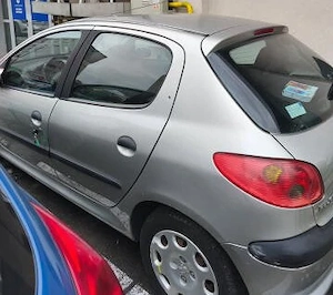 Vand  Peugeot 206 Gri din 2006 cu 68 mii km la bord  . Vizibil Podu Ros in parcarea bloc A1.Synevo !