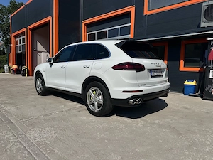 Porsche Cayenne PlugIn Hybrid Golden Edition - imagine 2