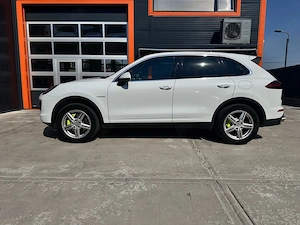 Porsche Cayenne PlugIn Hybrid Golden Edition - imagine 3